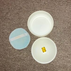 VINTAGE AVON TOPAZ BEAUTY DUST  POWDER BOX, PLASTIC, EMPTY But have powder puff